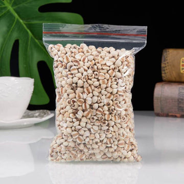 Busta con chiusura zip piena di riso soffiato